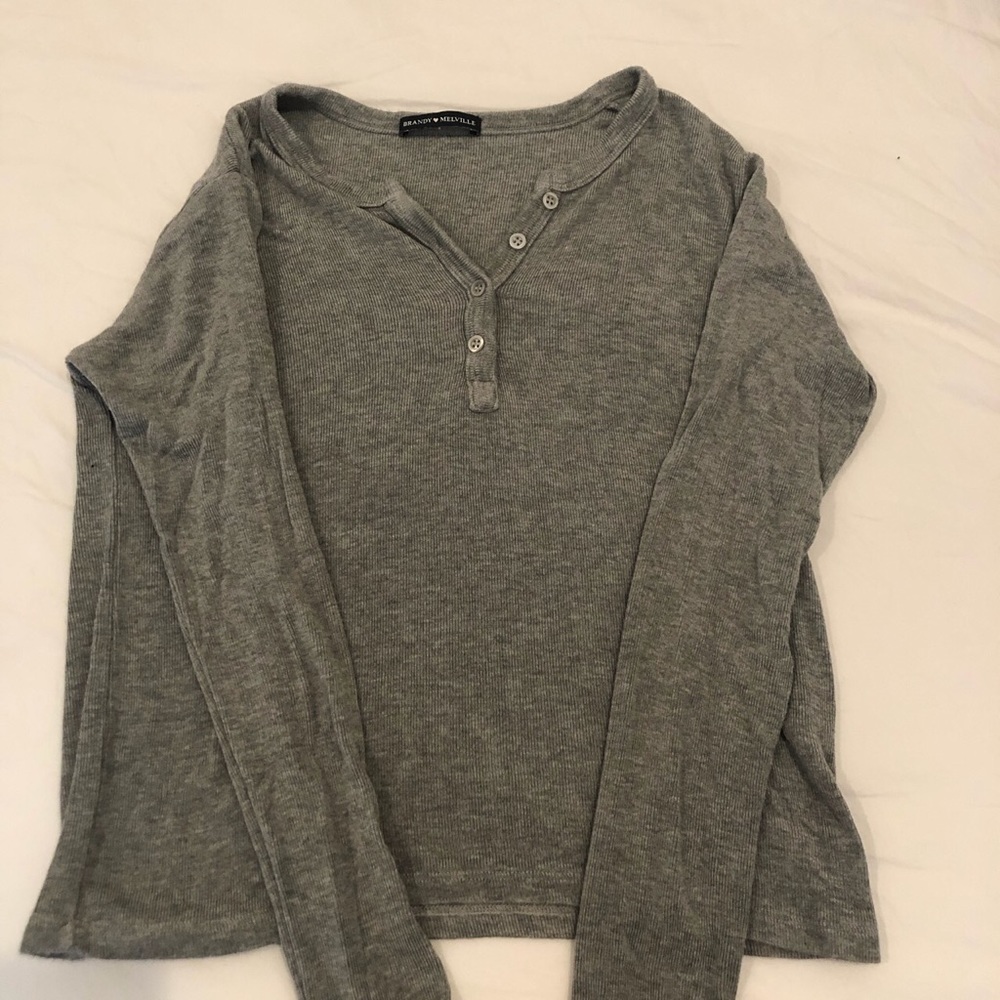 GRAY BUTTON BRANDY MELVILLE TOP!